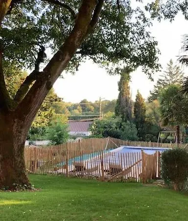 Holiday home Maison De Famille, Grand Jardin Et Piscine Fermee