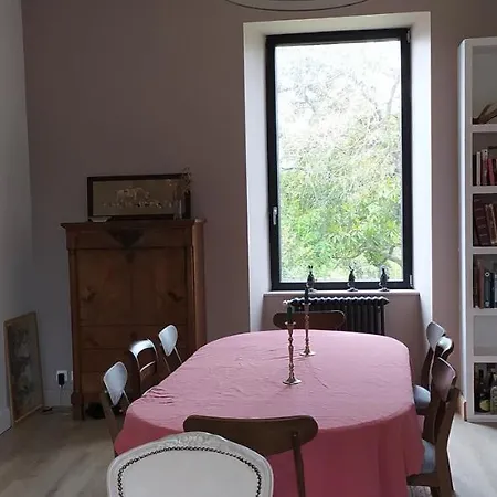 Сasa de vacaciones Maison De Famille, Grand Jardin Et Piscine Fermée Fontenay-le-Comte