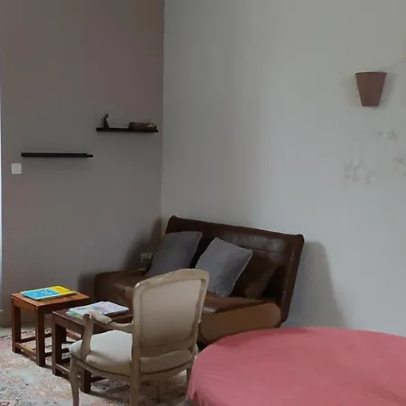 Holiday home Maison De Famille, Grand Jardin Et Piscine Fermee
