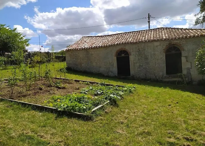 Maison De Famille, Grand Jardin Et Piscine Fermee *